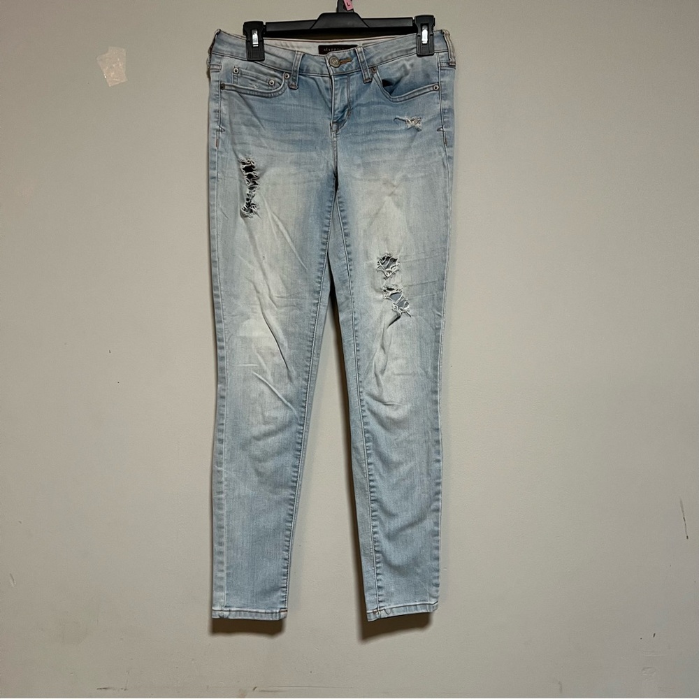 Aeropostale Jeans Women Size 2 Regular Jegging Light Wash Distressed Denim Jean